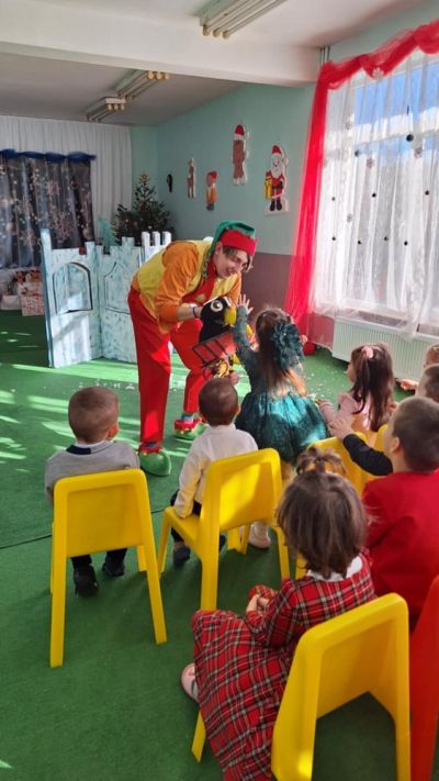 Дядо Коледа намина в детската градина  7